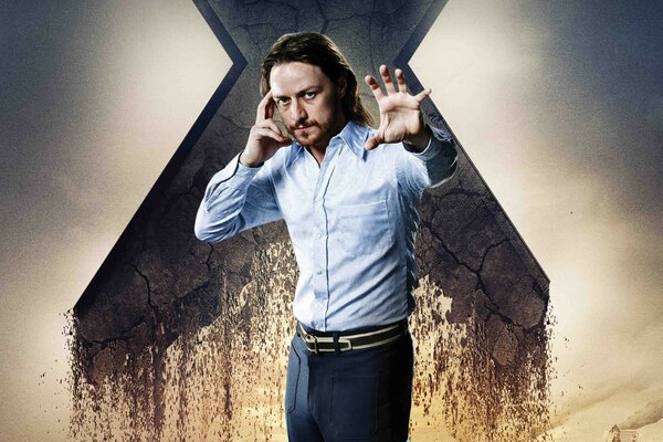 Charles xavier auf dem Hintergrund einer Steinmauer