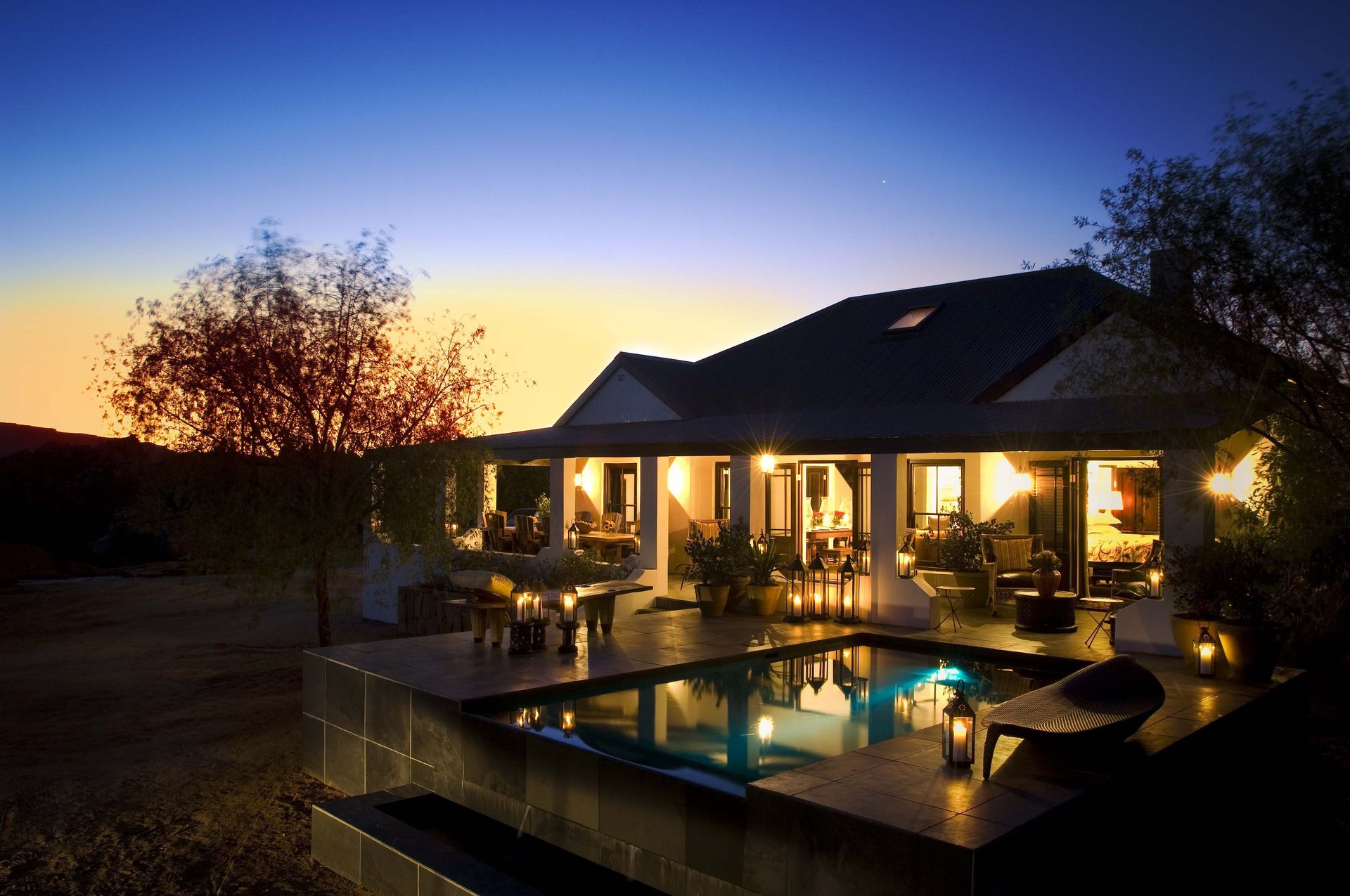 villa abend stimmung pool kerzen erholung