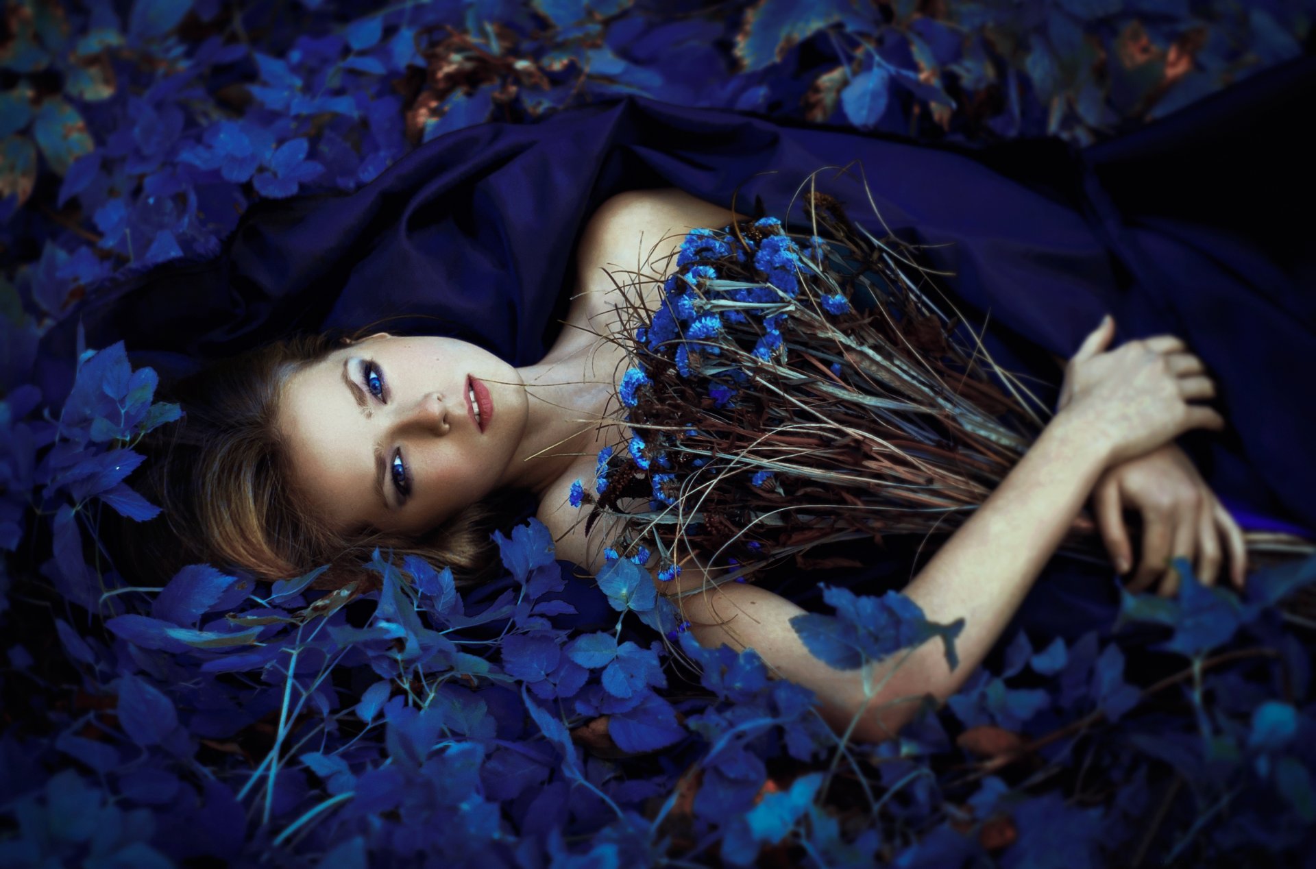 frau mädchen modell gesicht augen lippen blumen