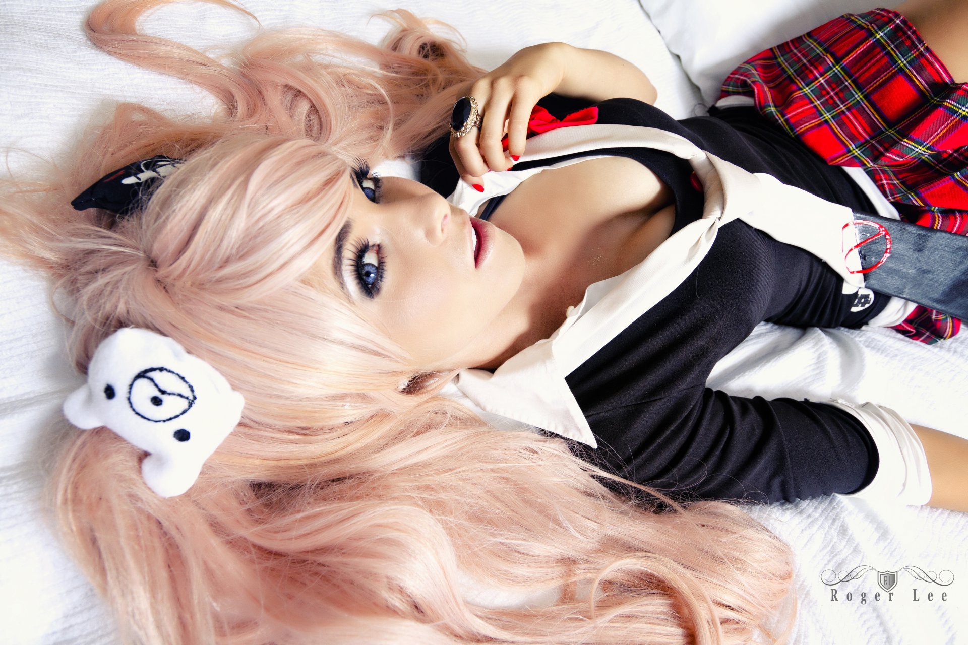 janko enoshima danganronpa mädchen cosplay liegt blick dekoration form
