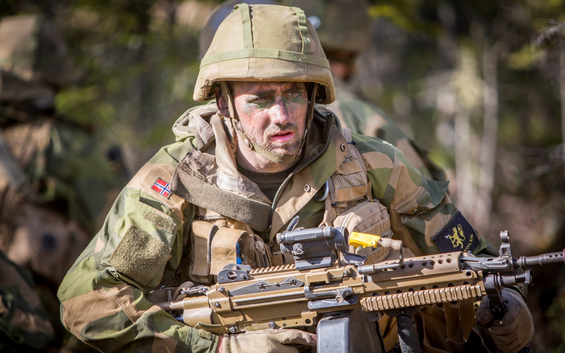 norwegische armee soldaten waffen