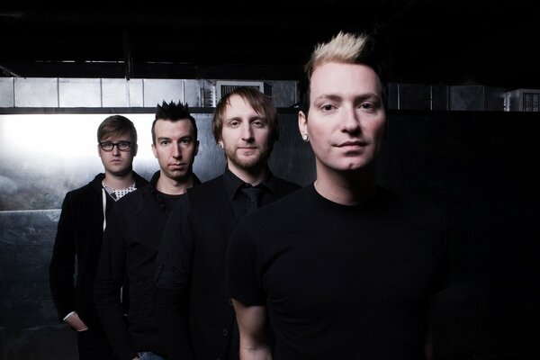 Thousand foot krutch spielte für das Cover seiner cd