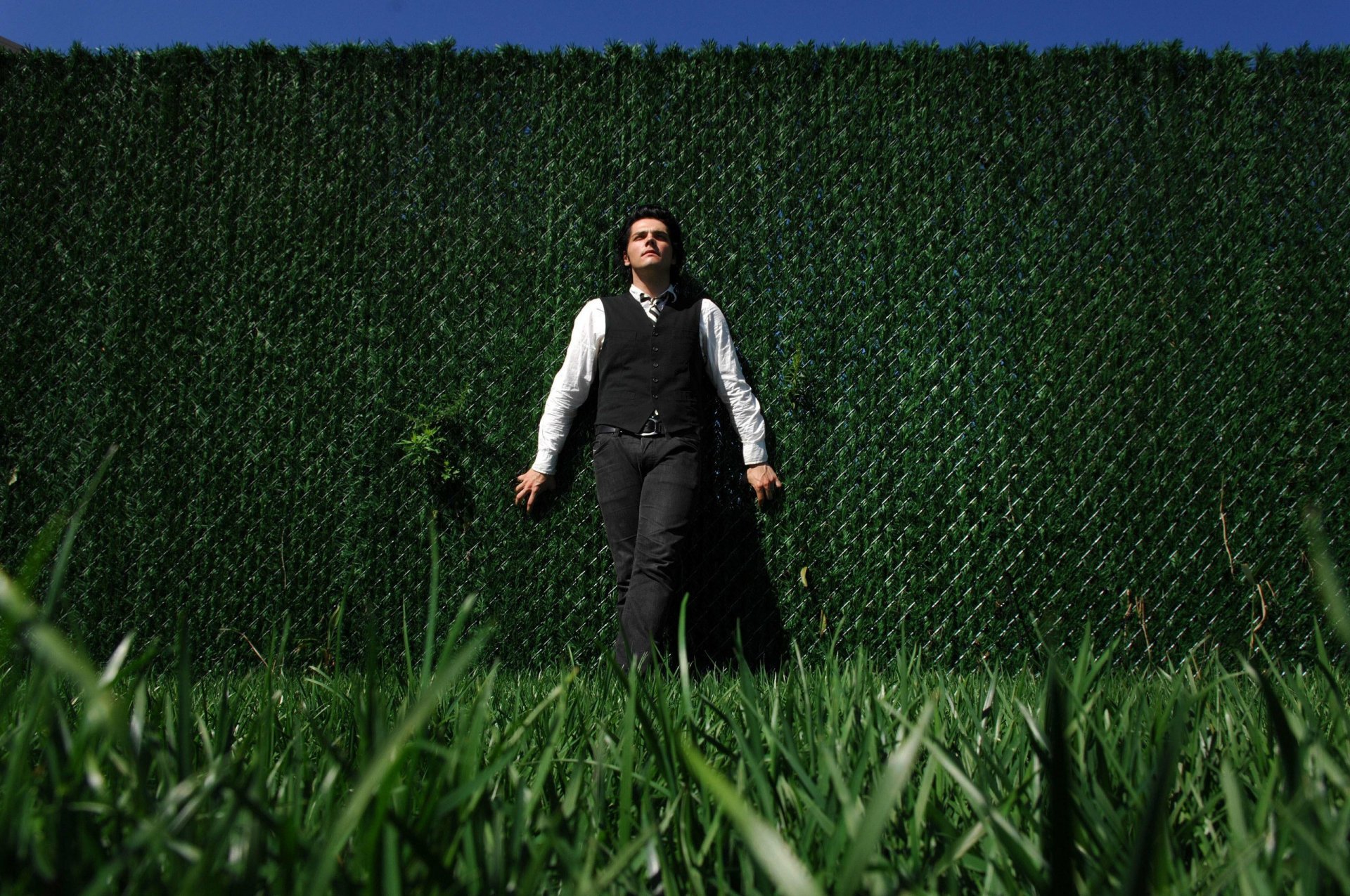 my chemical romance gerard way gras grün wand