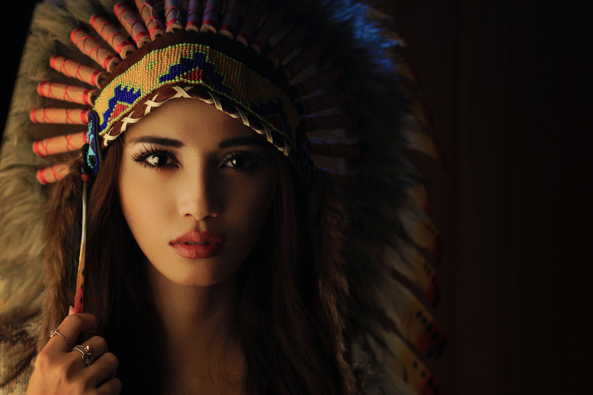 mädchen brünette make-up indische kopfbedeckung