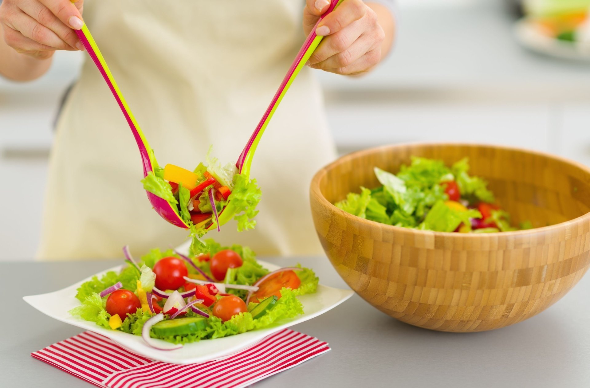 gesunde ernährung tomate salatblätter salat essen