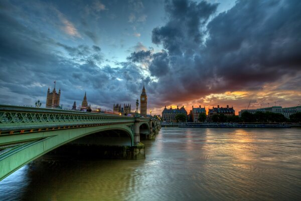 London Westminster Bridge bei Sonnenuntergang