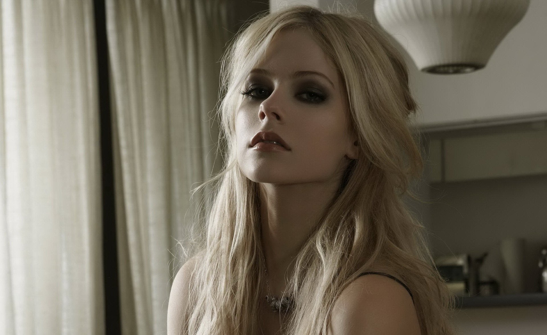 avril lavigne in der küche foto