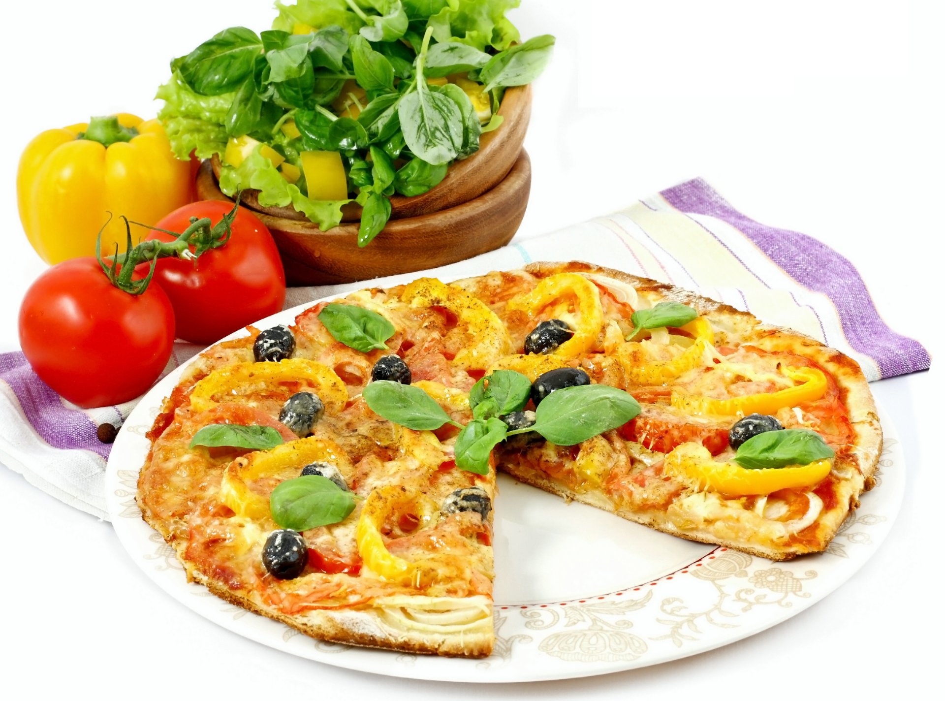 pizza italienische küche tomaten zwiebeln kräuter pfeffer oliven fleisch gericht tomate paprika oliven oliven käse handtuch