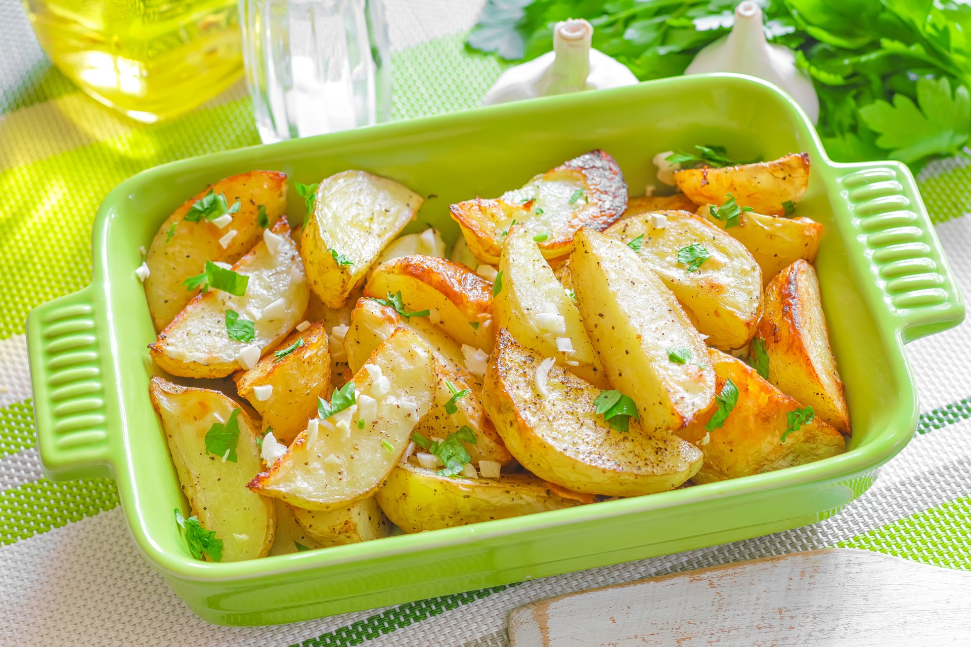 essen kartoffeln gebacken kartoffeln petersilie knoblauch geschirr