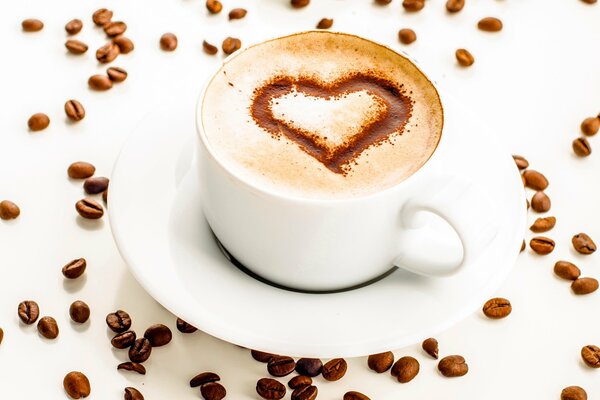Schöne Kaffeetasse mit Herzmuster