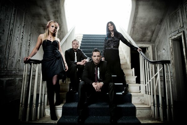 Band Skillet Musiker auf den Stufen
