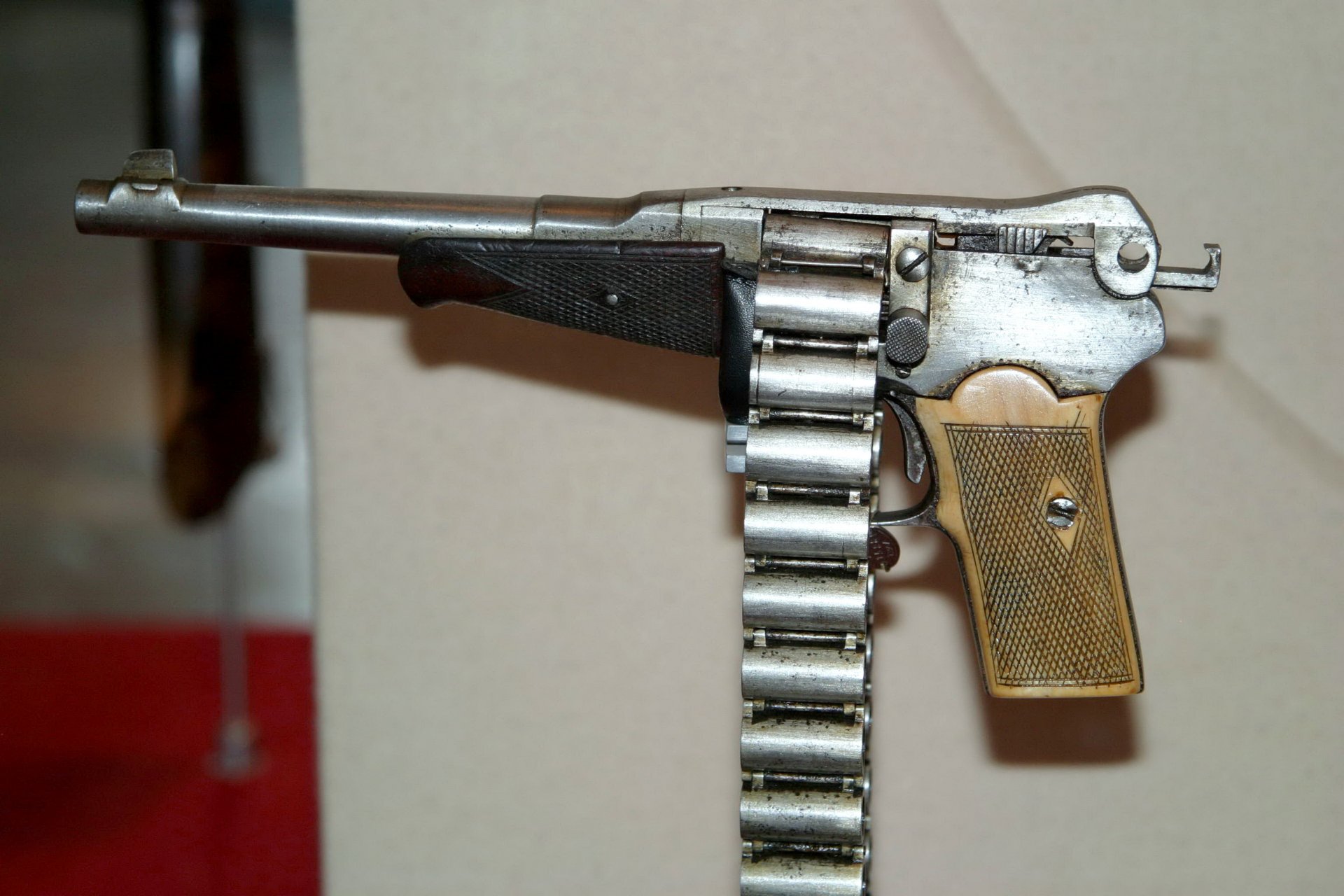 sehr interessant schusswaffe waffe handeln selten probe hausgemacht pistole weltweit einzigartig groß genug kaliber band vorschub munition original lösung vorschub munition abwesenheit geschäft verfügbarkeit unterarm kurz lauf band k