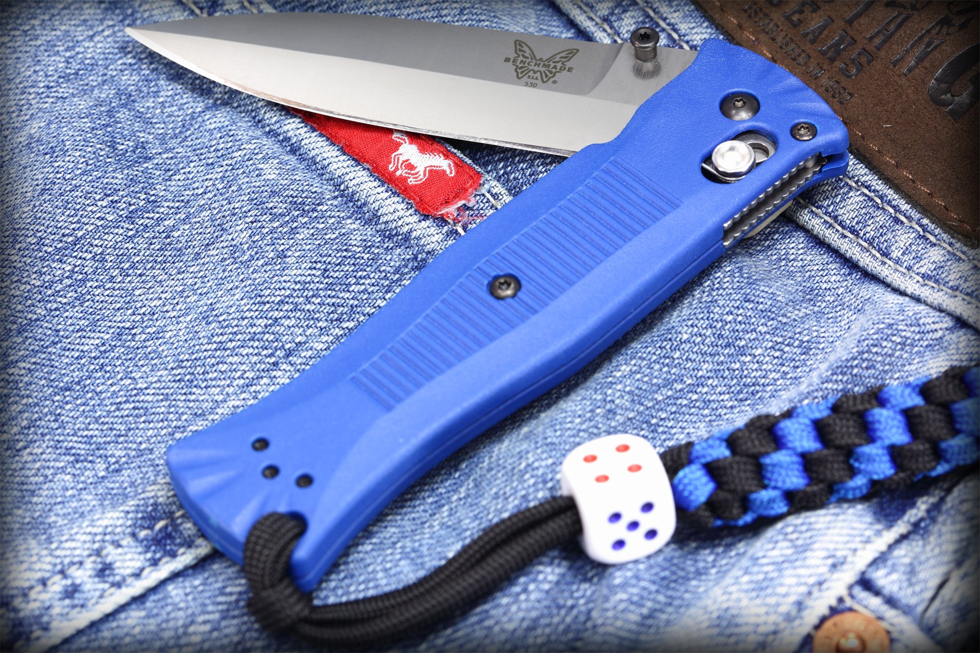 messer faltbar benchmade blau jeans schnur bügel