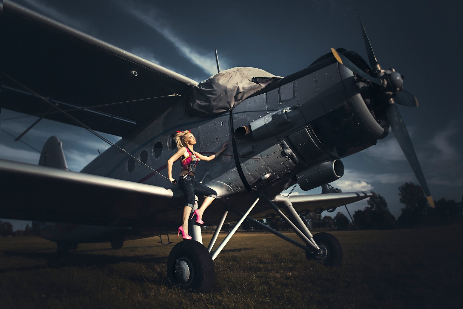 modell haltung flugzeug doppeldecker