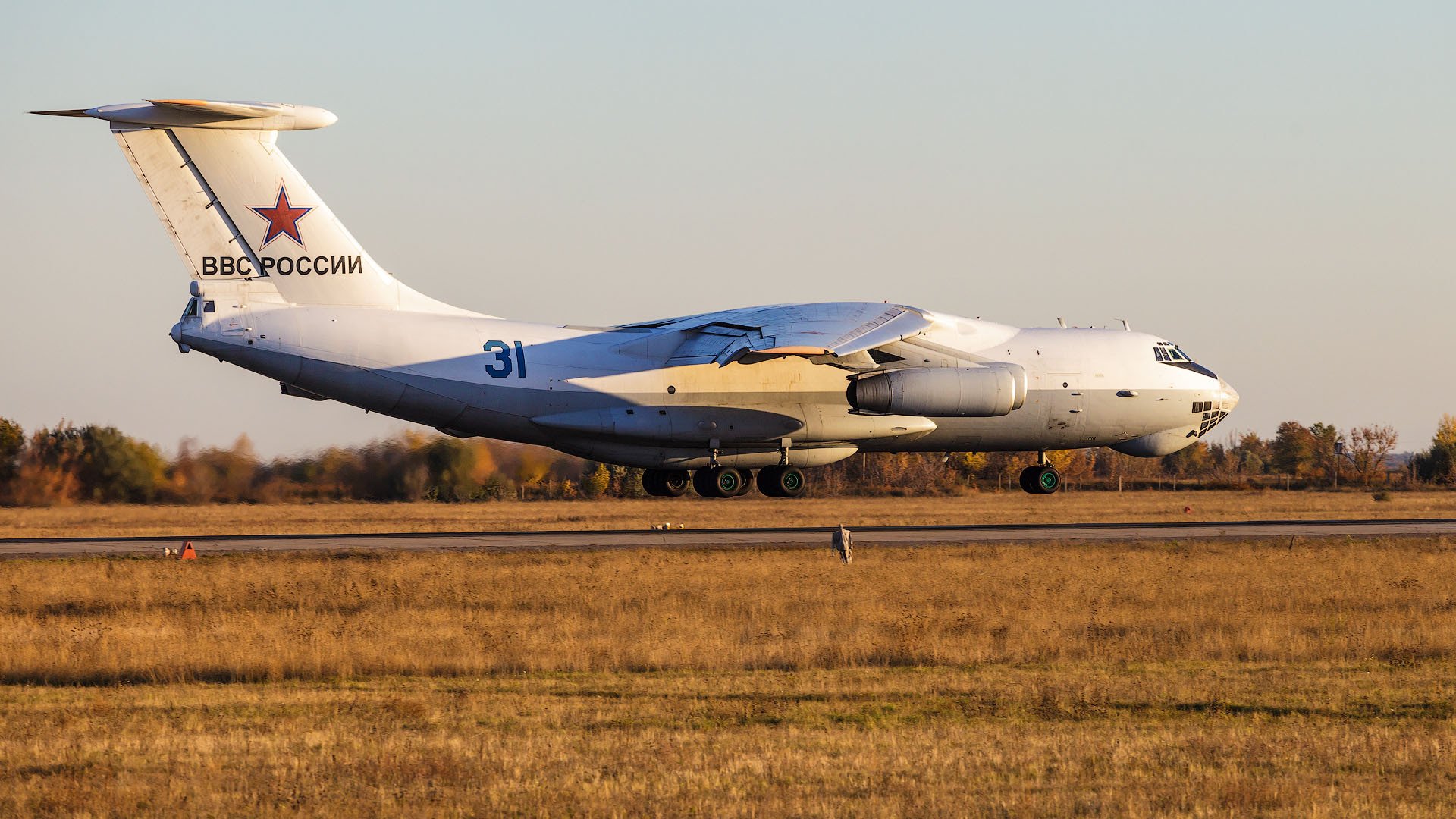 luftwaffenstützpunkt engels russische luftwaffe il-76td landung
