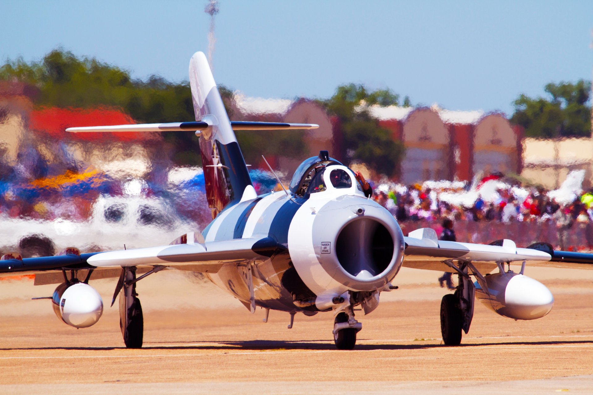 mig-17 wandbild düsenjäger mikoyan gurevich luftfahrt am boden nase flügel tarnung flugzeug