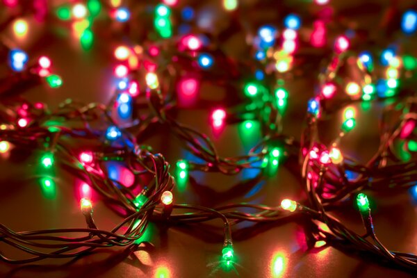 Bunte helle Weihnachtsgirlande