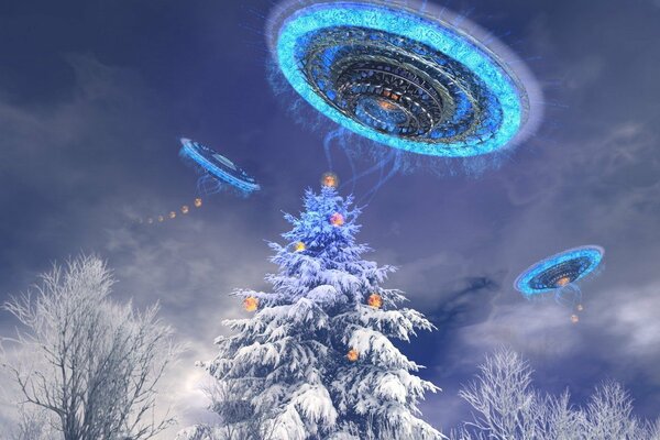 UFO-Schiff glänzt am Weihnachtsbaum
