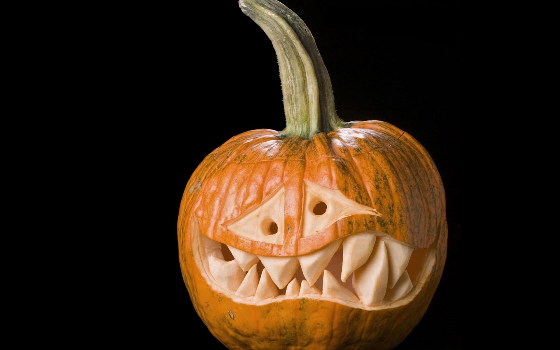 glückliches halloween kürbis jack-lampe schwarzer hintergrund