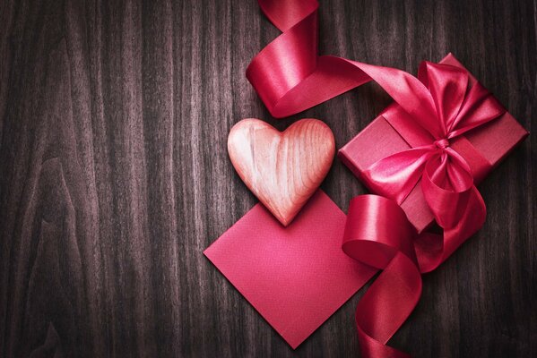 Geschenk rosa Box zum Valentinstag