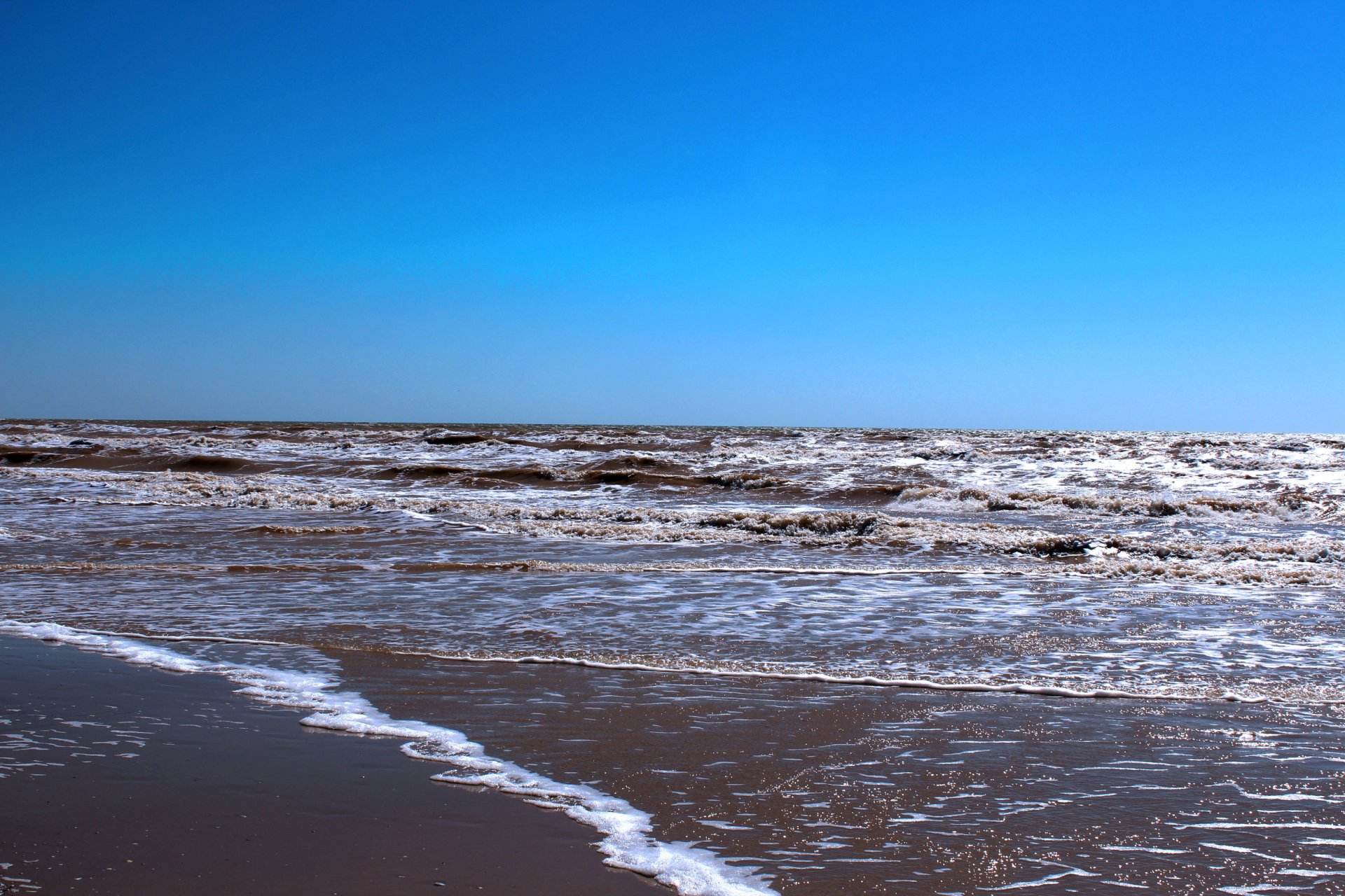 meer asowsches meer sand spuren im sand foto