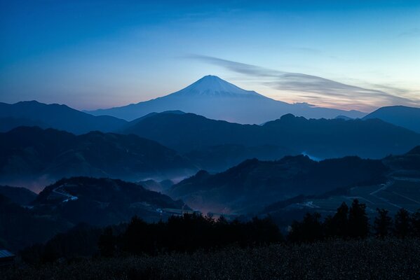 Japanischer Berg Fujiyama im Frühling