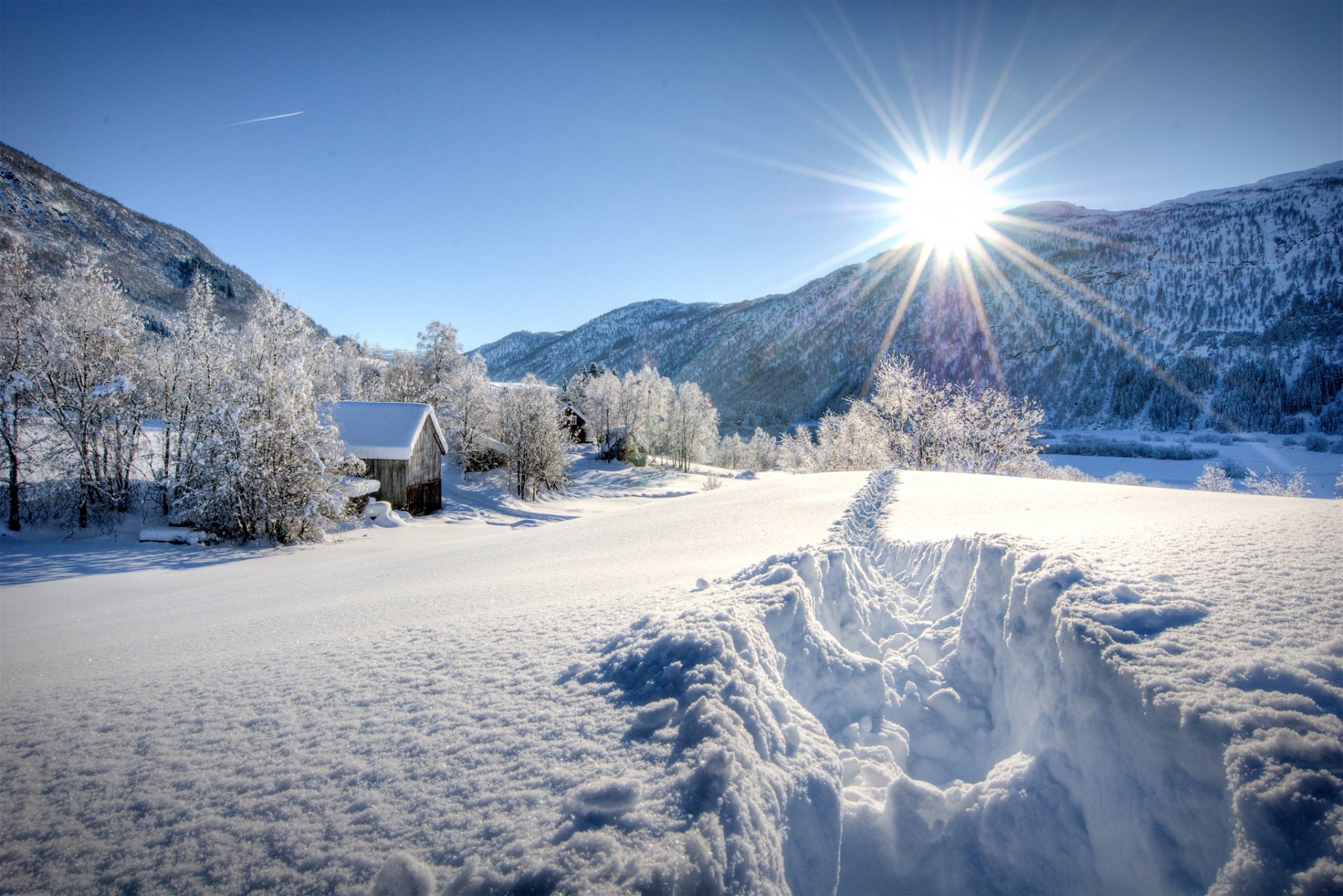 himmel sonne frost winter berge schnee bäume haus