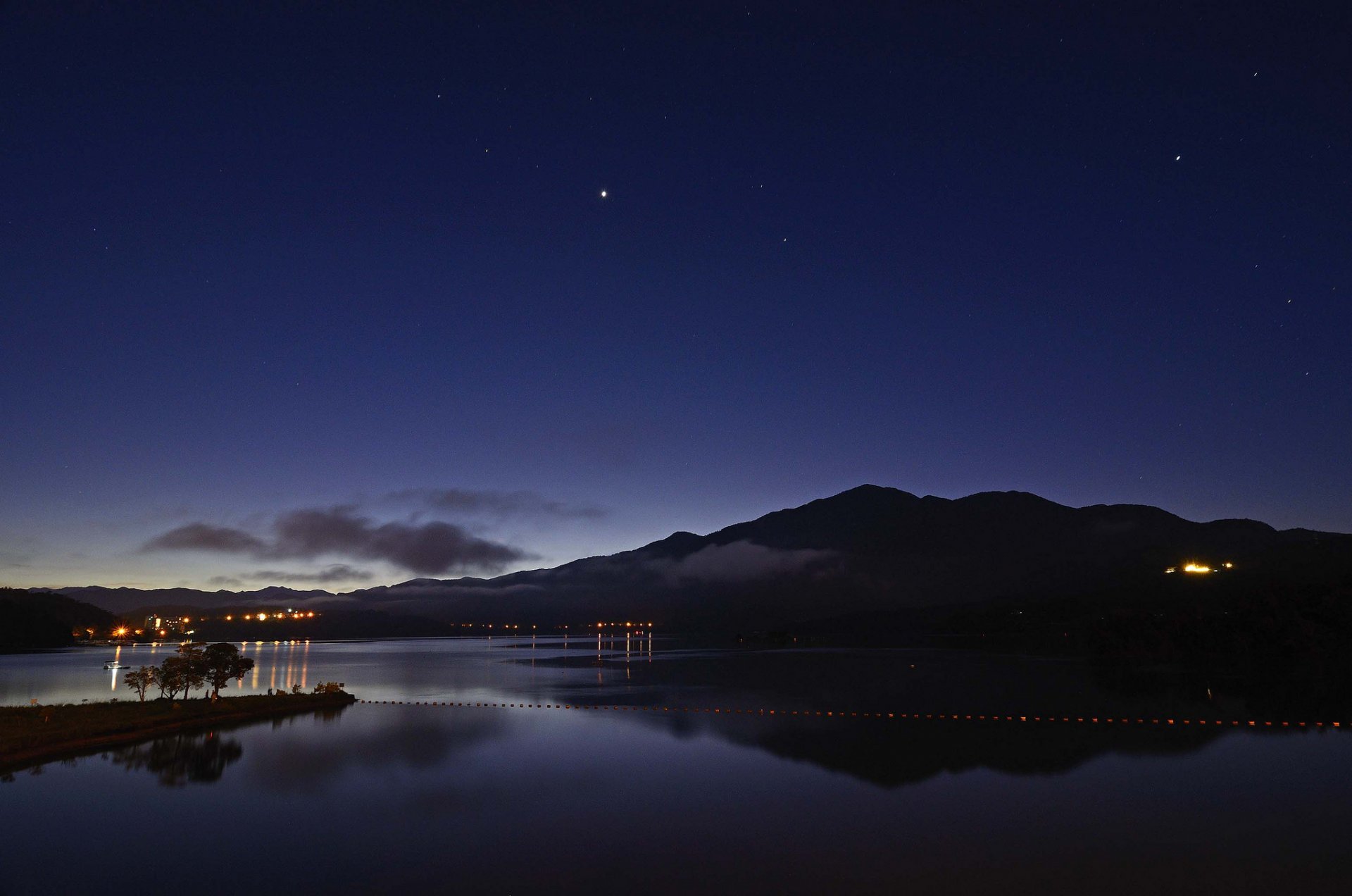 berge bucht nacht lichter sterne