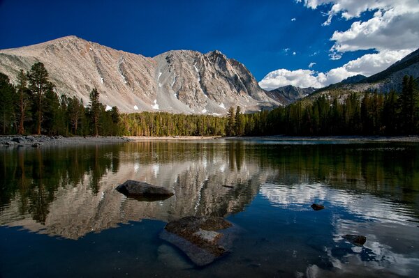 Berge und Wasser sind ein Stück Glück