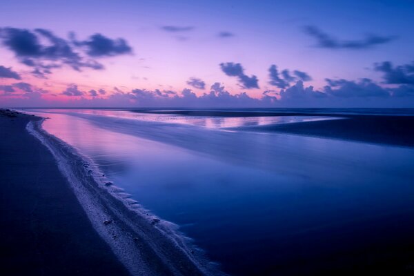 Nachtlandschaft über dem Meer