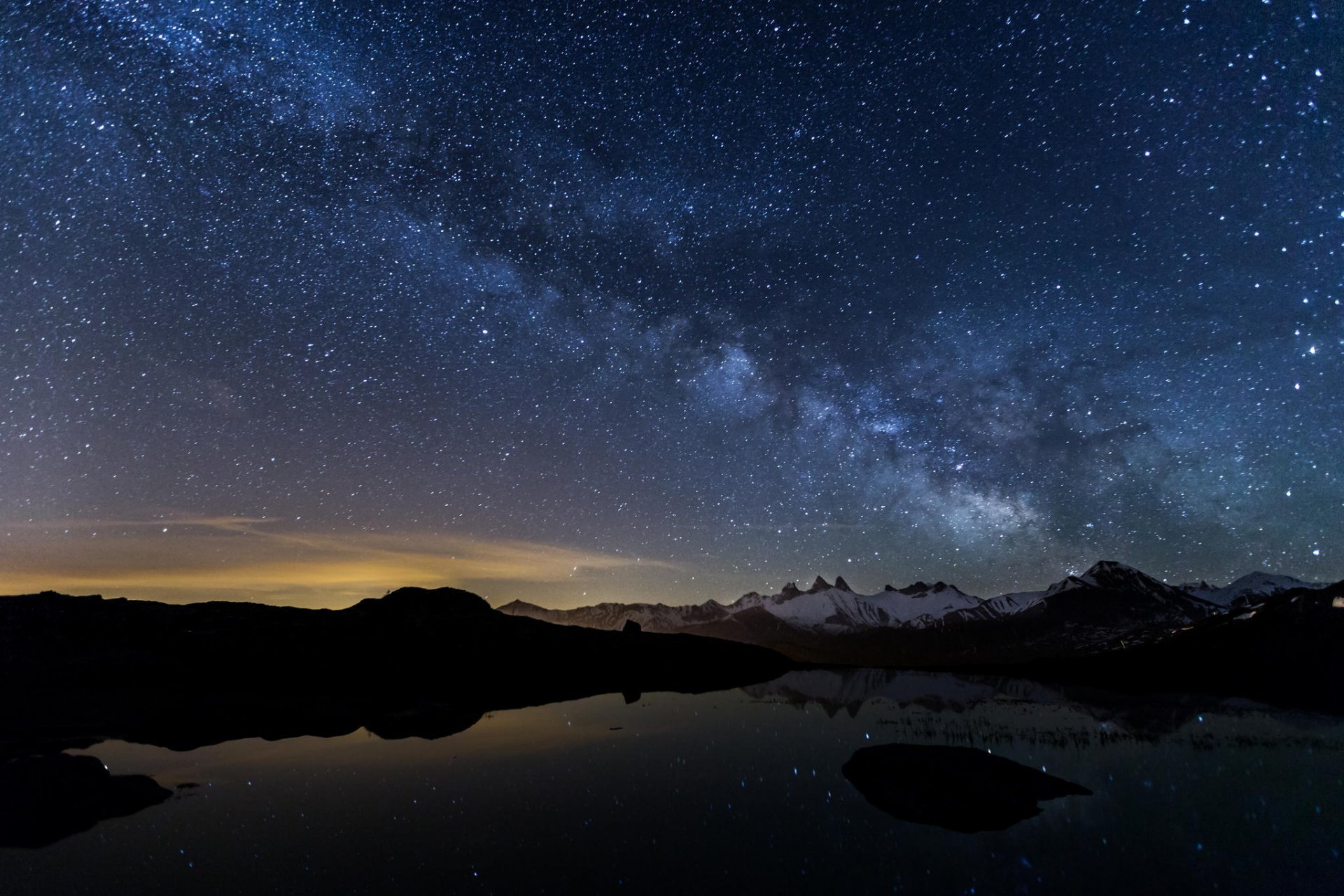 landschaft see berge schnee nacht himmel milchstraße sterne