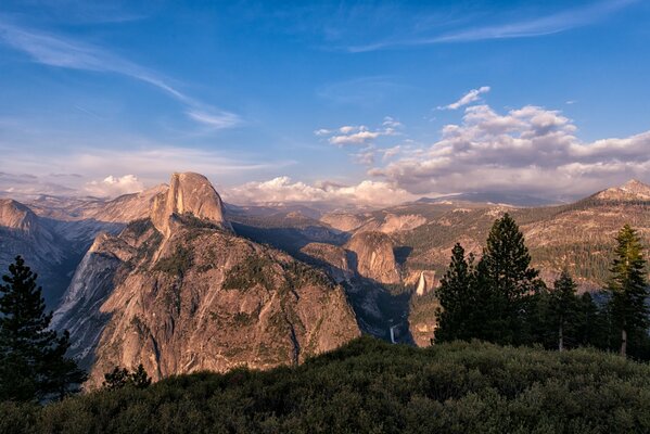 Schöne Aussicht auf die Sierra Nevada Berge